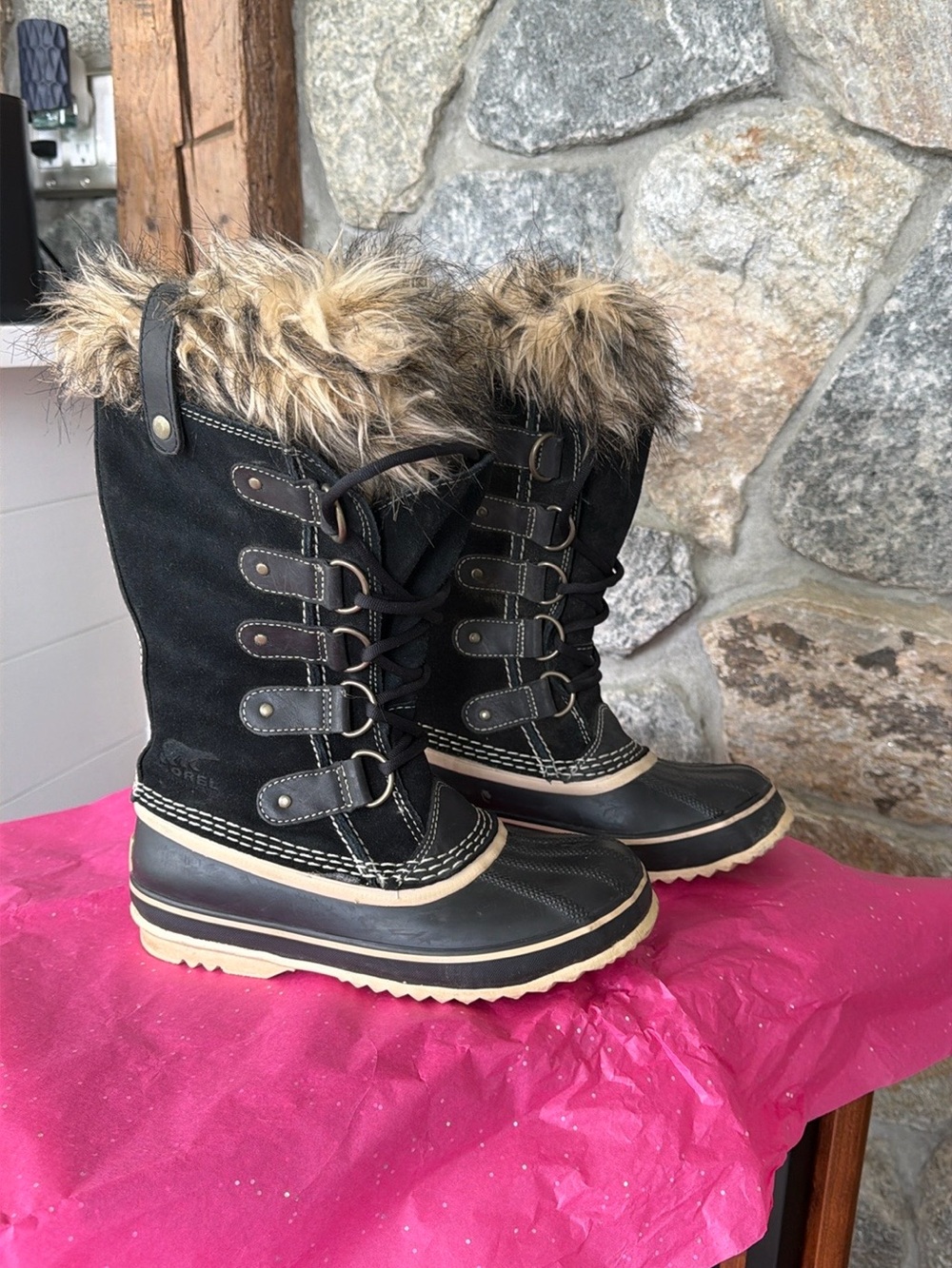 Sorel Black Faux-Fur Trim Lace-Up Winter Boots with Tan Trim